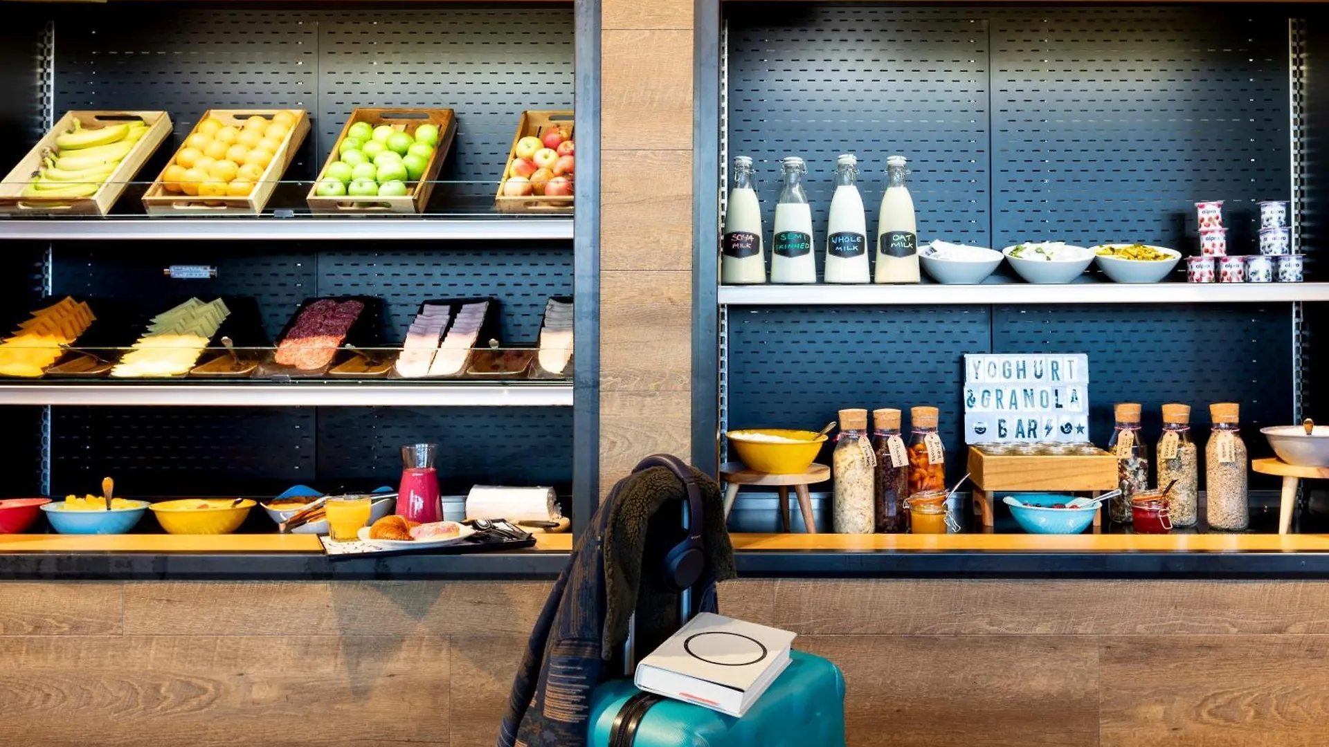 Moxy London Heathrow Airport Hotel Hounslow