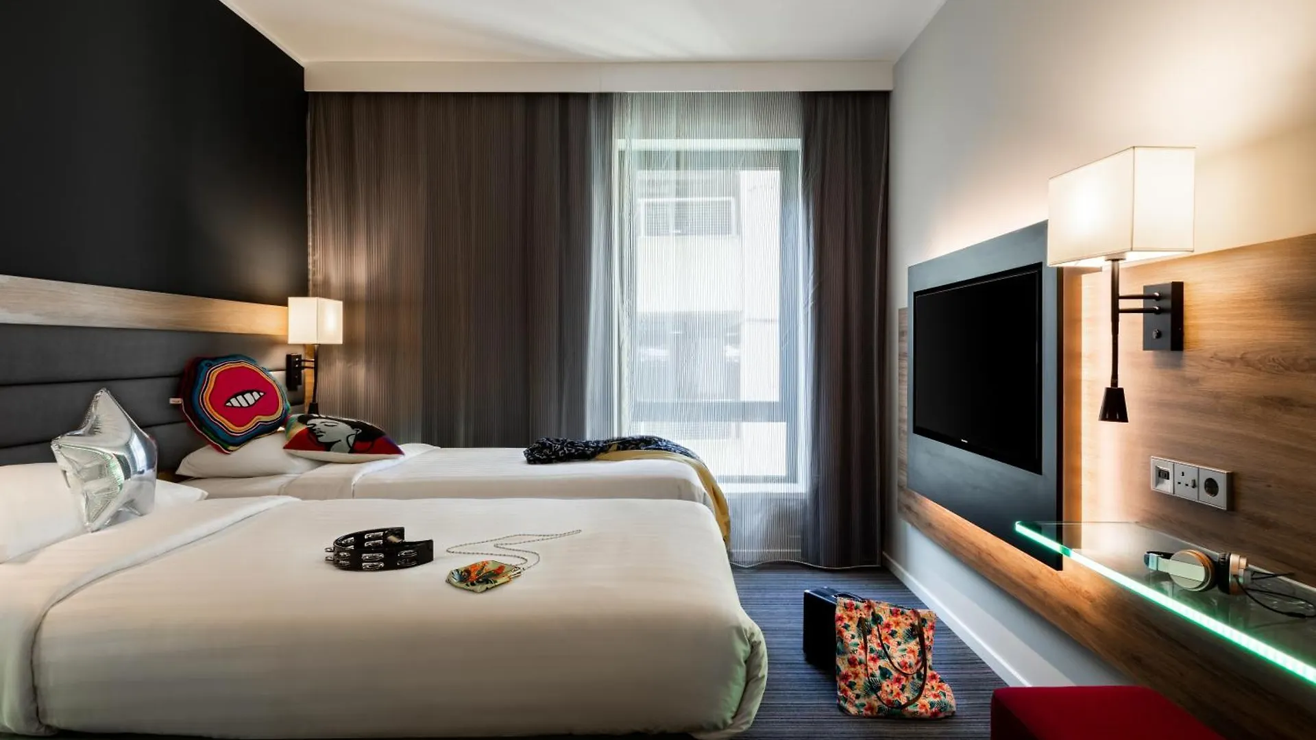 Moxy London Heathrow Airport Hotel Hounslow