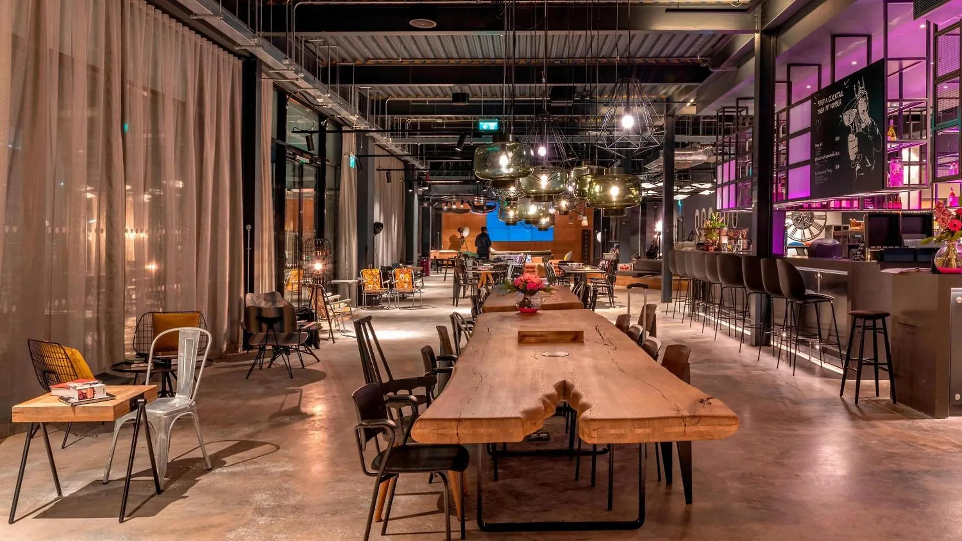 Moxy London Heathrow Airport Hotel Hounslow