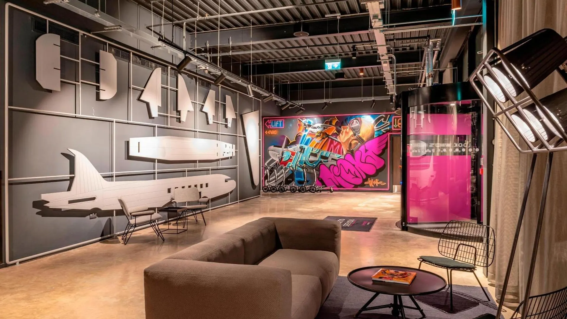 Moxy London Heathrow Airport Hotel Hounslow